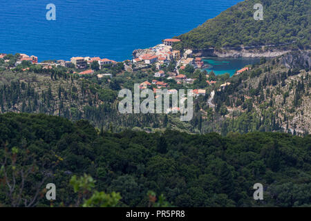 ASOS, Kefalonia, Grèce - 25 MAI 2015 : panorama du village d'Assos et de magnifiques vues sur la mer, la baie de Céphalonie, îles Ioniennes, Grèce Banque D'Images