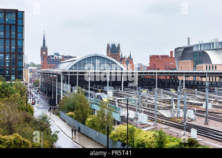 La ligne de chemin de fer hors de la gare internationale St Pancras, London, UK, 2018 Banque D'Images