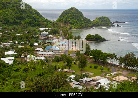 Vue de dessus du village de Amanave, Tutuila, American Samoa Banque D'Images