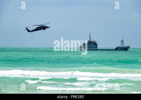 Miami Beach Florida, National Salute to America's Heroes Air & Sea Water Show, Sikorsky MH-60G/HH-60G Pave Hawk hélicoptère bi-turboshaft, Atlant Banque D'Images