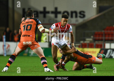 27 SEPTEMBRE 2018 , Stade AJ Bell, Manchester, Angleterre ; Super League Betfred qualificatifs, Salford Red Devils v Toulouse Olympique, Regan grâce de St Helens sort de l'attaquer de Paul McShane de Castleford Tigers Crédit : Richard Long/News Images Banque D'Images