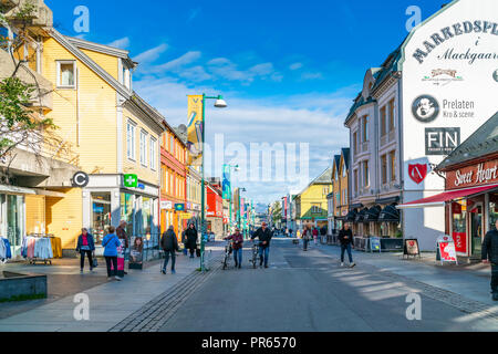 TROMSO, NORVÈGE, LE 06 SEPTEMBRE 2018 : Street View de Tromso. Situé à 350 kilomètres au nord de Cercle Arctique c'est la plus grande ville dans le Nord de la Norvège et Banque D'Images