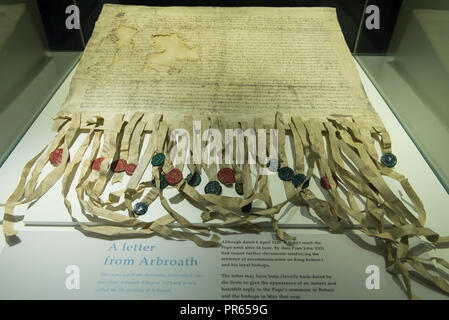Copie de la Déclaration d'Arbroath dans l'abbaye d'Arbroath, Arbroath, Angus, Scotland. Banque D'Images