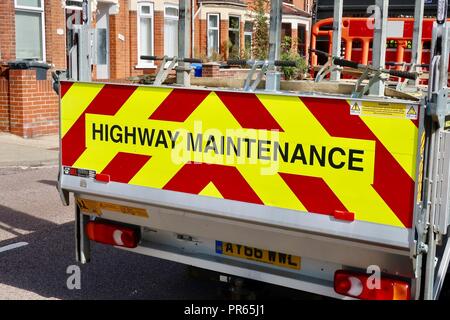 L'entretien routier hi viz signe sur l'arrière d'une camionnette. Ipswich, Suffolk, septembre 2018. Banque D'Images