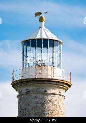 La vieille lanterne de phare de lumière sur l'île de Lundy au large de la côte du Devon UK Banque D'Images