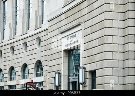 Washington DC, USA - 14 septembre 2018 : l'entrée de la US Customs and Border Protection immeuble sur la 14ème rue Banque D'Images