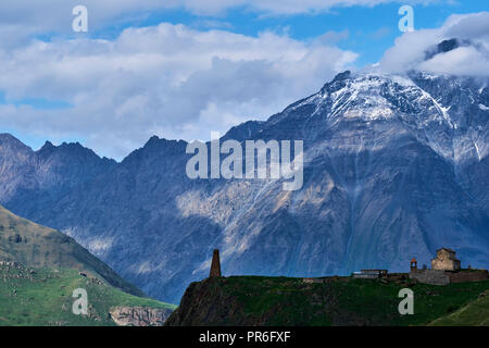 La Géorgie, Caucase, Stephantsminda, Kazbegi, Église Banque D'Images