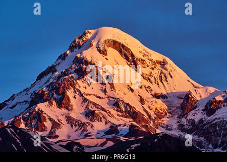 La Géorgie, Caucase, Stephantsminda, Kazbegi, Mont Kazbek 5047m Banque D'Images