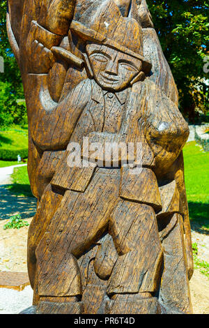 Sculpture en bois dans le château de Loka. Banque D'Images