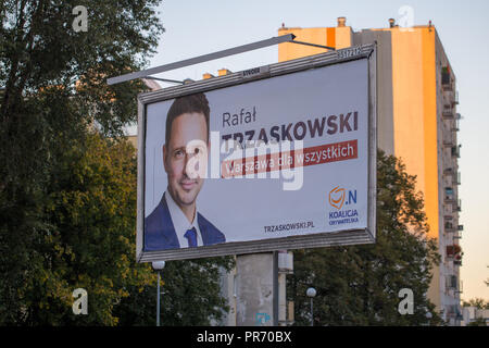 Rafal Trzaskowski, présentation de panneaux représentant du parti polonais Platforma Obywatelska (Plateforme civique) candidat pour le président maire de Varsovie Banque D'Images