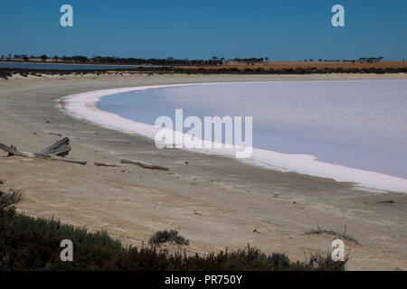 Chinocup Nature Reserve l'ouest de l'Australie, une vue panoramique sur le lac de sel rose Banque D'Images