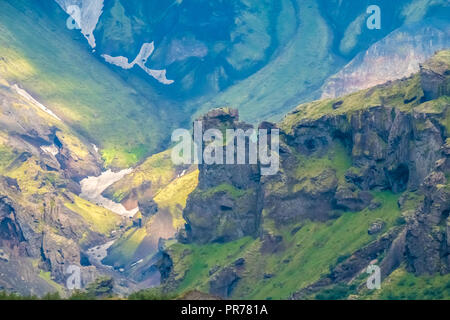 La belle et spectaculaire des paysages surréalistes de Throsmork dans les hautes terres d'Islande à l'extrémité sud du célèbre sentier de randonnée Laugavegur. Banque D'Images