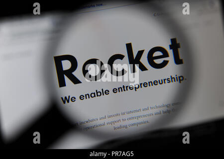 Site Internet Rocket vu à travers une loupe Banque D'Images