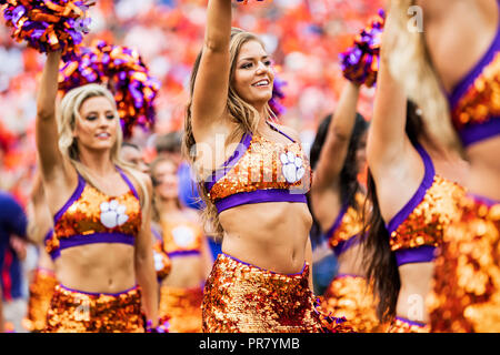 La Caroline du Sud, USA. 29 septembre 2018. Le Clemson cheerleaders pendant le NCAA college football match entre Syracuse et Clemson le samedi 29 septembre, 2018 au Memorial Stadium à Clemson, SC. Jacob Kupferman/CSM Crédit : Cal Sport Media/Alamy Live News Banque D'Images