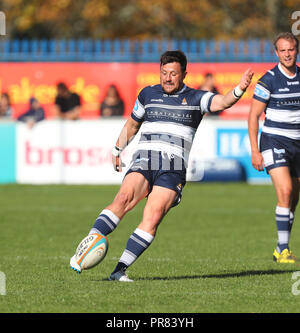 Coventry, Royaume-Uni. 29 septembre 2018. Rugby Union. Jake Sharp lance pour la position à la 10e minute du match de championnat Greene King joué entre Coventry et London Irish rfc au Butts Park Arena, Coventry. © Phil Hutchinson/Alamy Live News Banque D'Images