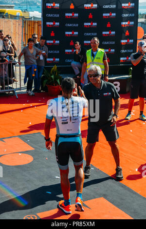 Cascais, Portugal 30 Sept 2018. La triathlonienne à Cascais, Portugal concours annuel de l'Ironman 70,30 réussit le cours. 2 200 participants de plus de 70 pays ont participé à l'événement à l'un des plus beaux parcours de course jamais conçu pour un triathlon Crédit : Alexandre Rotenberg/Alamy Live News Banque D'Images