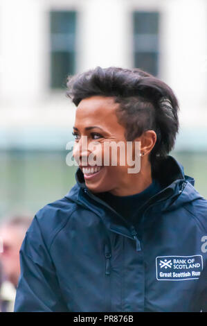 Glasgow, Ecosse, Royaume-Uni. 30 Septembre, 2018. Le Colonel Dame Kelly Holmes dans George Square au début de la grande course annuelle écossais. Credit : Skully/Alamy Live News Banque D'Images