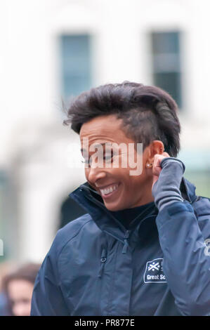 Glasgow, Ecosse, Royaume-Uni. 30 Septembre, 2018. Le Colonel Dame Kelly Holmes dans George Square au début de la grande course annuelle écossais. Credit : Skully/Alamy Live News Banque D'Images