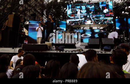 Valencia, Carabobo, Venezuela. Sep 29, 2018. Septembre 29, 2018. LuisLegaThaflow (d y Gustavo Gomez (j de la agrupacion encore de Thaflow inc, se presentaron en concierto en la Plaza Bolivar, durante la celebracion dela ExpoValencia 2018. En la Ciudad de Valencia, estado Carabobo. Photo : Juan Carlos Hernandez Crédit : Juan Carlos Hernandez/ZUMA/Alamy Fil Live News Banque D'Images