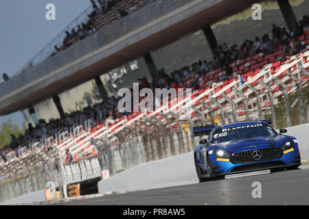 Barcelone, Espagne. Sep 30, 2018. L'équipe Mercedes-AMG Mercedes-AMG BLACK FALCON GT3 avec les pilotes Maro Engel, Luca Stolz & Yelmer Buurman lors de la ronde 10 - Blancpain Endurance Series GT Cup au circuit de Barcelona-Catalunya, Barcelone, Espagne, le 30 septembre 2018. Photo par Jurek Biegus. Usage éditorial uniquement, licence requise pour un usage commercial. Credit : UK Sports Photos Ltd/Alamy Live News Banque D'Images