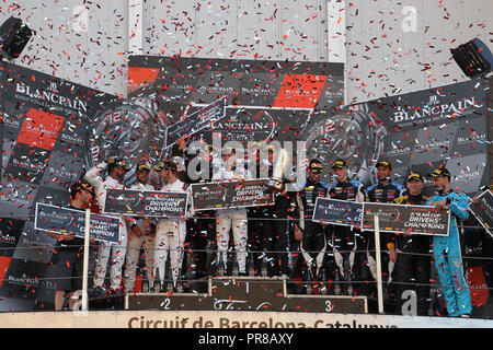 Barcelone, Espagne. Sep 30, 2018. Podium vainqueurs lors de la ronde 10 - Blancpain Endurance Series GT Cup au circuit de Barcelona-Catalunya, Barcelone, Espagne, le 30 septembre 2018. Photo par Jurek Biegus. Usage éditorial uniquement, licence requise pour un usage commercial. Credit : UK Sports Photos Ltd/Alamy Live News Banque D'Images