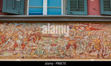 RAPPERSWIL, SUISSE - 18 MAI 2018 : Détail de façade décorative à Rapperswil, Suisse. Rapperswil est ville historique sur l'extrémité sud du lac Z Banque D'Images