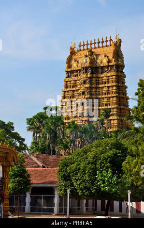 Entrée privée et gopuram tours de Nallur Kandaswamy temple hindou à Lord Murugan Jaffna Sri Lanka Banque D'Images