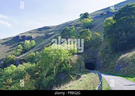 Clarté d'automne à Cresswell, le long du sentier, dans le Derbyshire Monsal. Banque D'Images