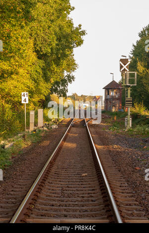 La voie ferroviaire avec l'interrupteur Emplacement : Allemagne, Rhénanie du Nord-Westphalie Banque D'Images