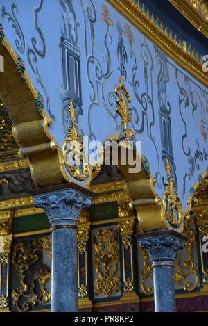 Les colonnes ornées de l'Imperial Hall (salle du Trône), à l'intérieur du harem, le palais de Topkapi, Istanbul, Turquie. Banque D'Images