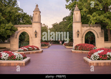 22 septembre 2018, Bloomington, Indiana : l'exemple de barrières à l'entrée ouest de l'Université de l'Indiana Banque D'Images