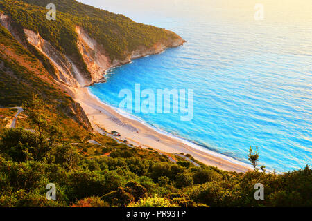 Coucher du soleil à célèbre Plage de Myrtos - Céphalonie - Grèce Banque D'Images