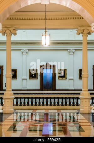 AUSTIN, TEXAS - 31 décembre 2017 : Des portraits de personnages historiques dans le Texas State Capitol building. Banque D'Images