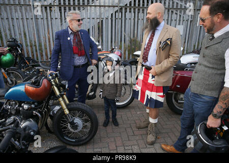 EDITORIAL N'utilisez que des riders a déclenché au début de l'éminent Gentleman's Ride, qui verra des centaines de motards sur leur style vintage la découverte de la capitale afin de recueillir des fonds pour la Fondation Movember. Banque D'Images