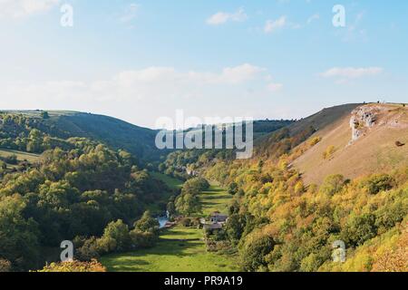 Prises pour capturer la mélancolie automnale nostalgique évoqué par le plus célèbre point de vue, dans le Derbyshire, Monsal Head. Banque D'Images