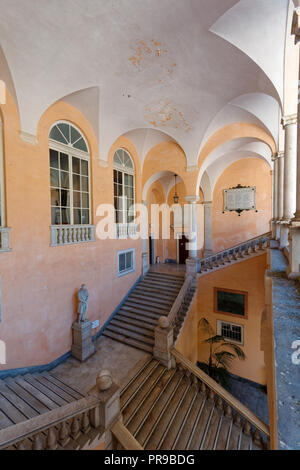 Gênes, Italie - 6 août 2018 : escalier du Palais Doria Tursi sur la Via Garibaldi. C'est l'un des palais des Rolli, qui figure comme UNESCO World H Banque D'Images