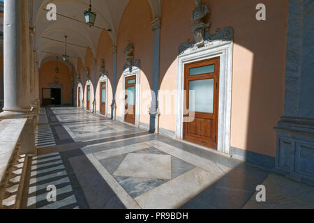 Gênes, Italie - 6 août 2018 : Galerie du Palazzo Doria Tursi sur la via Garibaldi. Banque D'Images