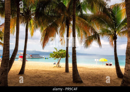 Plage de la Jamaïque, Montego Bay, mer des Caraïbes. Banque D'Images