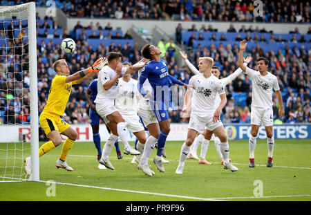 La ville de Cardiff Josh Murphy a une chance a rejeté au cours de la Premier League match au Cardiff City Stadium. Banque D'Images