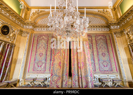 Versailles, France - le 14 mars 2018 : Versailles Appartement Royal - La chambre du roi avec la Chambre du Roi, créé en 1701 où a vécu Louis XIV jusqu'à Banque D'Images