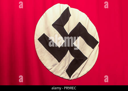 Croix gammée nazie - drapeau. Bannière du parti national-socialiste des travailleurs allemands comme concept de la Seconde Guerre mondiale Banque D'Images