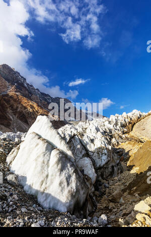 L'Asie centrale, le Tadjikistan, l'Unesco Patrimoine mondial, le parc national tadjik - montagnes du Pamir, glacier Moskvina près de pic du Communisme Banque D'Images