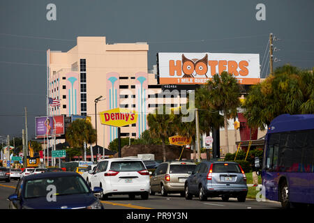 Le trafic sur la route International Drive Banque D'Images