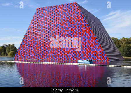 Le mastaba de Londres,art installation flottante de Christo,la Serpentine,Hyde Park Londres,.UK Banque D'Images