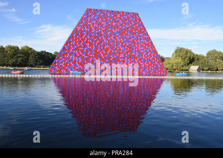 Le mastaba de Londres,art installation flottante de Christo,la Serpentine,Hyde Park Londres,.UK Banque D'Images