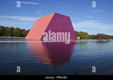 Le mastaba de Londres,art installation flottante de Christo,la Serpentine,Hyde Park Londres,.UK Banque D'Images