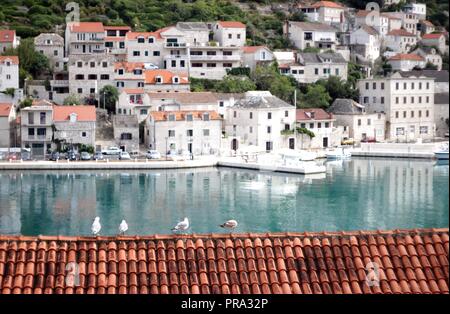 Vue pittoresque village de Supetar, sur l''île de Brac, Croatie Banque D'Images