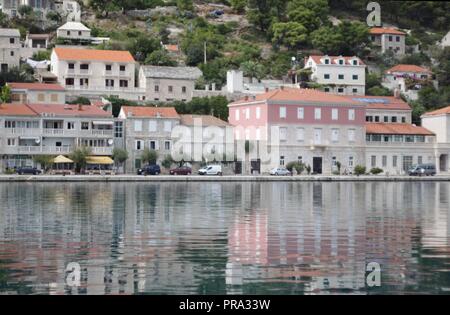 Vue pittoresque village de Supetar, sur l''île de Brac, Croatie Banque D'Images