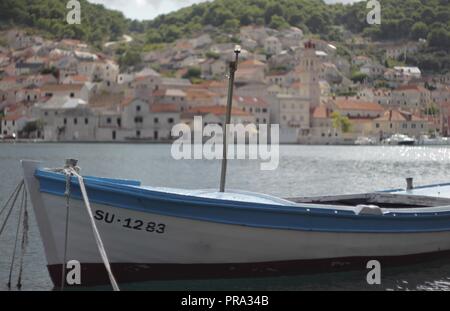 Vue pittoresque village de Supetar, sur l''île de Brac, Croatie Banque D'Images