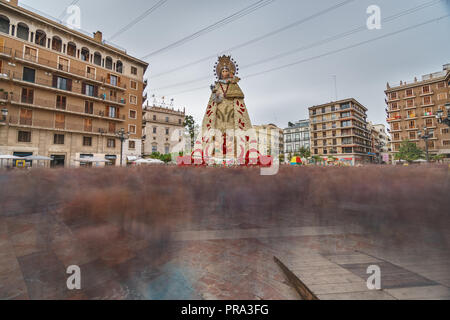 Les personnes floues des visites sur les sentiers vierges plaza offre 24, ultra longue exposition Banque D'Images